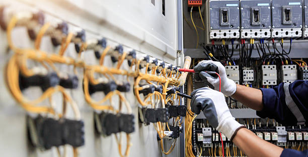 Professional Electrician technician working in Homer, MI